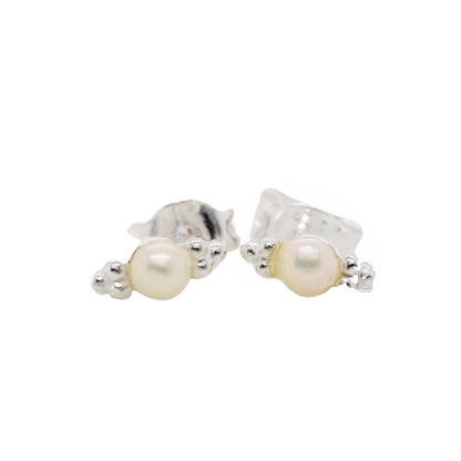 Silver freshwater petite pearl studs